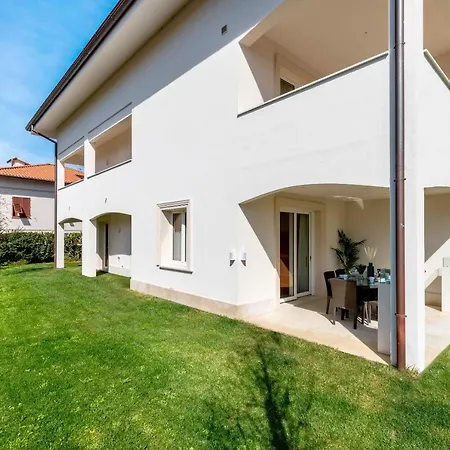 Genteel Prato Villa